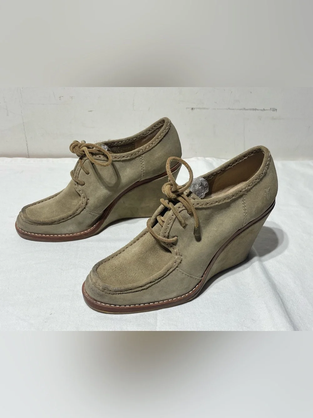 Frye Caroline Lace Low Wedge Shoes Womens 9M Taupe Beige Suede Leather